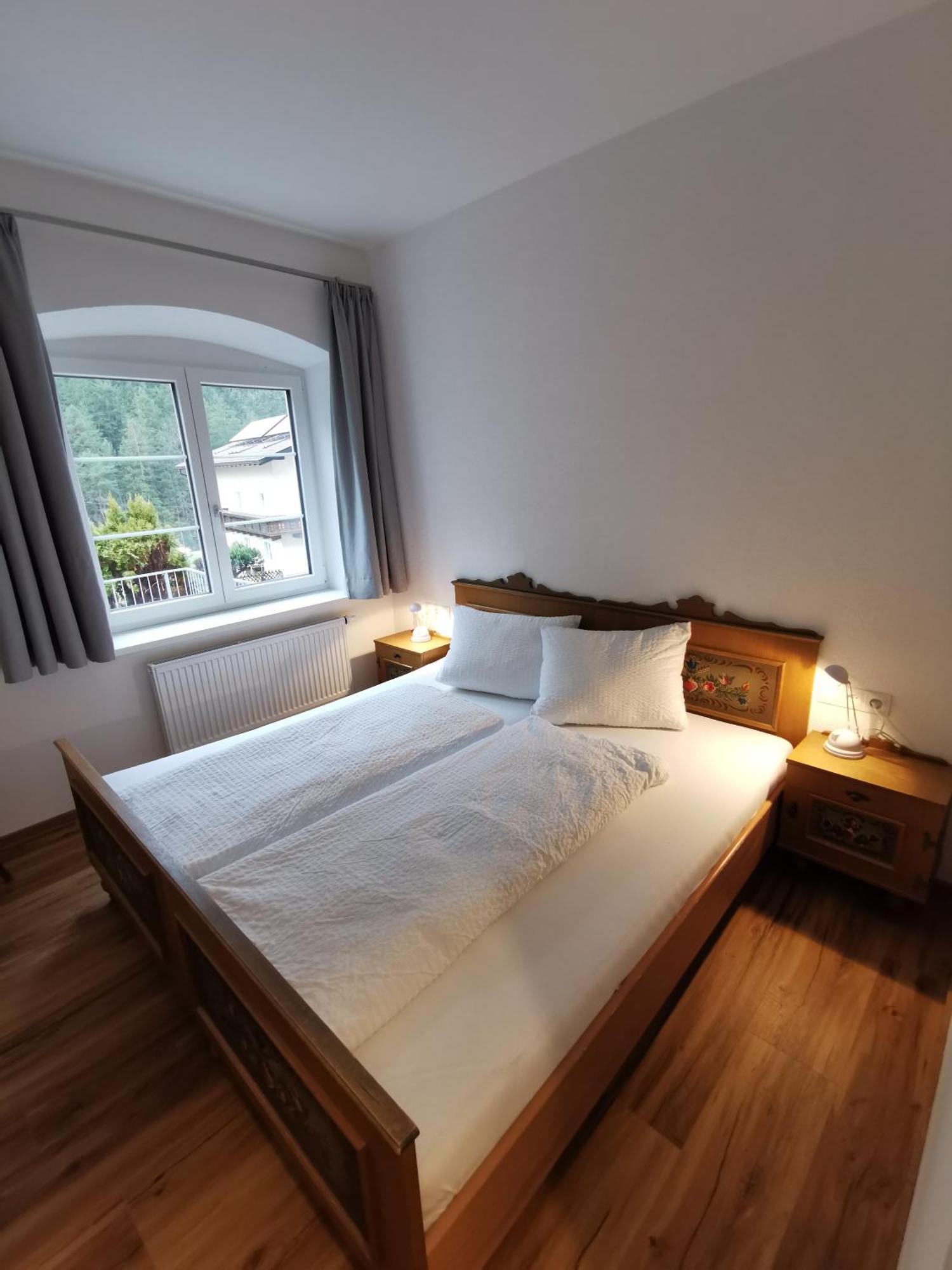 Apartments Haus Schoen - Preise Inclusive Pitztal Sommer Card Jerzens Room photo